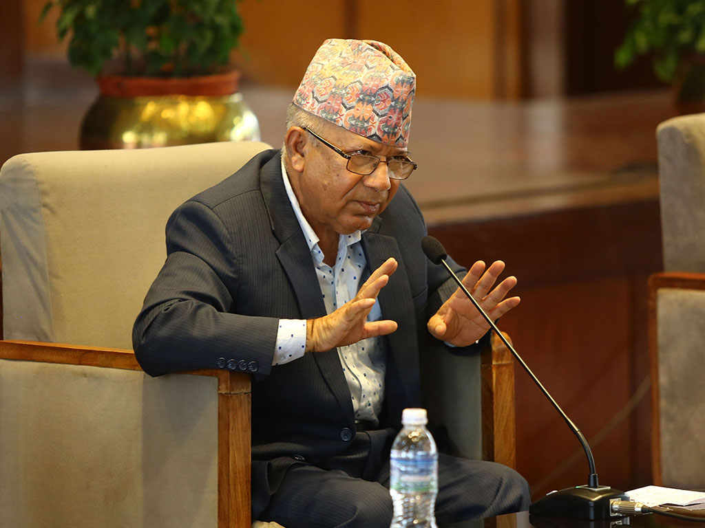 निर्वाचन संविधानले तोकेकै समयमा हुन्छ : माधव नेपाल