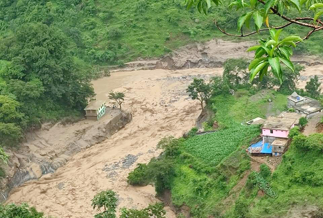 दार्चुलाको पहिरोमा परी ३ जनाको मृत्यु