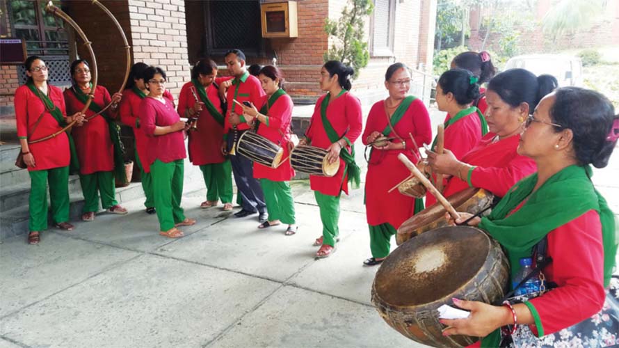 कर नतिर्नेको घर-आँगन र कार्यालयमा पञ्चेबाजासहित नाचगान गरिने