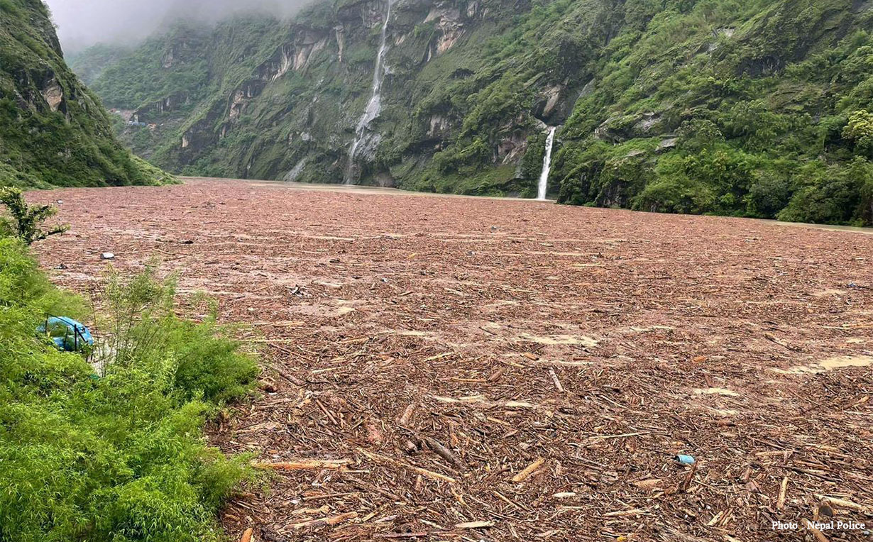 थुनिएको पानी चीनले तर्काएपछि दोलखामा तत्कालको जोखिम टर्‍यो
