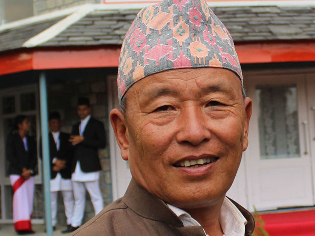 थापालाई पद मुक्त गर्ने निर्णय सर्वोच्चबाट सदर