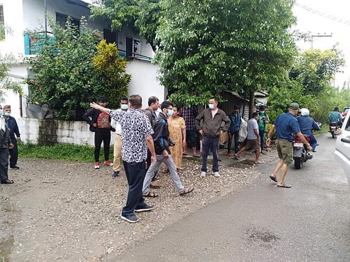 भरतपुरमा पोल भाडा नबुझाउने इन्टरनेटको तार काटियो